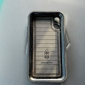 Otter box defender series case for iPhone XR